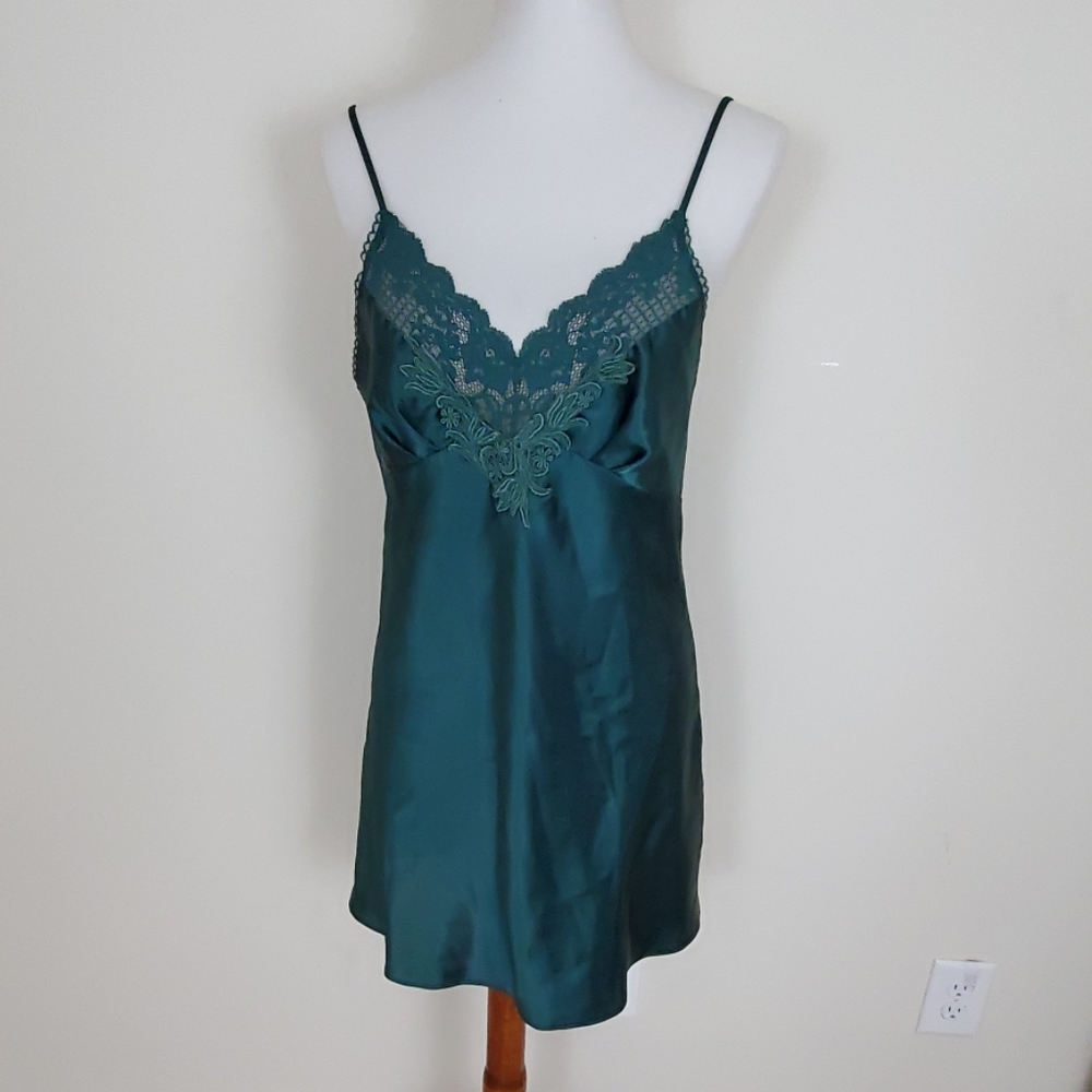 Victoria's Secret hunter green slip size M